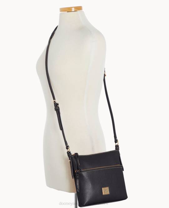 Dooney & Bourke saffiano brevbærer JV0J2323 poser sort
