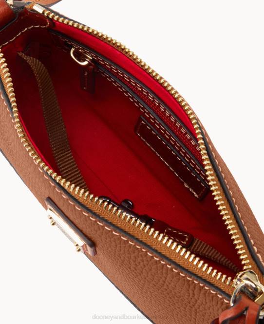 Dooney & Bourke izzy pose med småsten JV0J2509 poser karamel