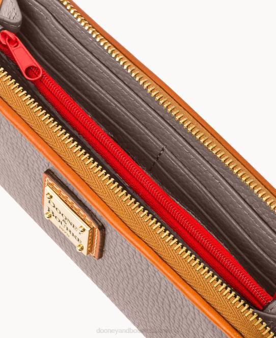 Dooney & Bourke pebble grain lynlås clutch JV0J4734 poser taupe