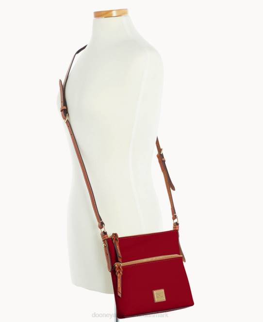 Dooney & Bourke småstens korn brevbærer JV0J2389 poser vin