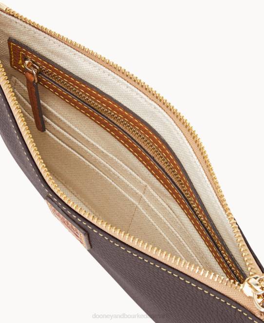 Dooney & Bourke småstenskorn stort armbånd JV0J4512 poser brun tmoro