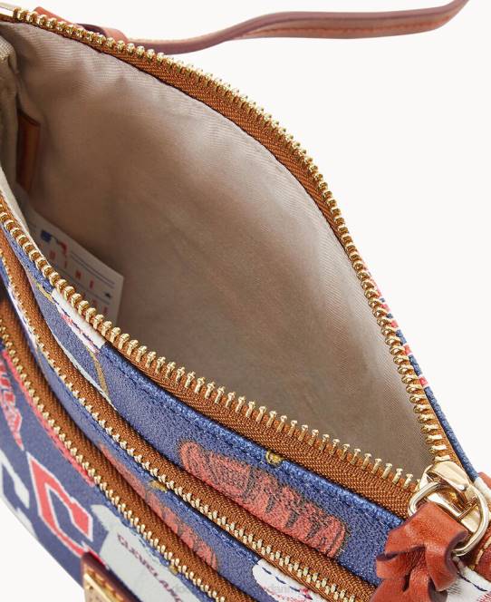 Dooney & Bourke cleveland n s crossbody med tredobbelt lynlås JV0J1978 poser værger
