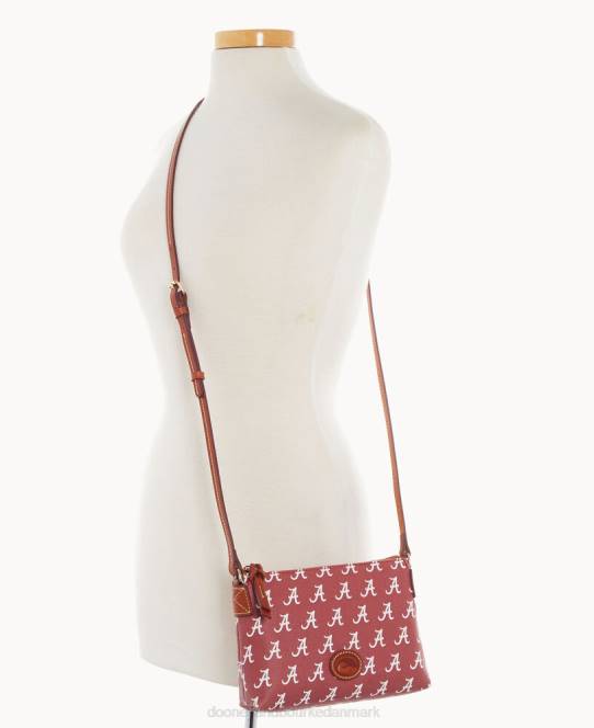 Dooney & Bourke collegiate university of alabama crossbody-pose JV0J2697 poser universitetet i alabam