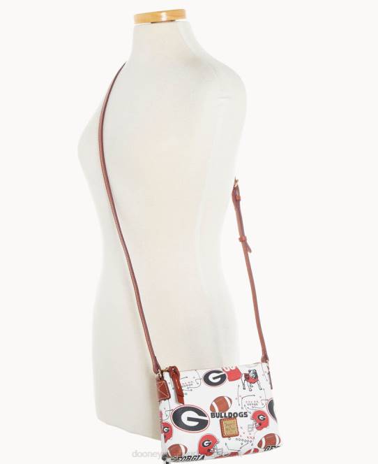 Dooney & Bourke collegiate university of georgia crossbody-pose JV0J2234 poser u af georgien