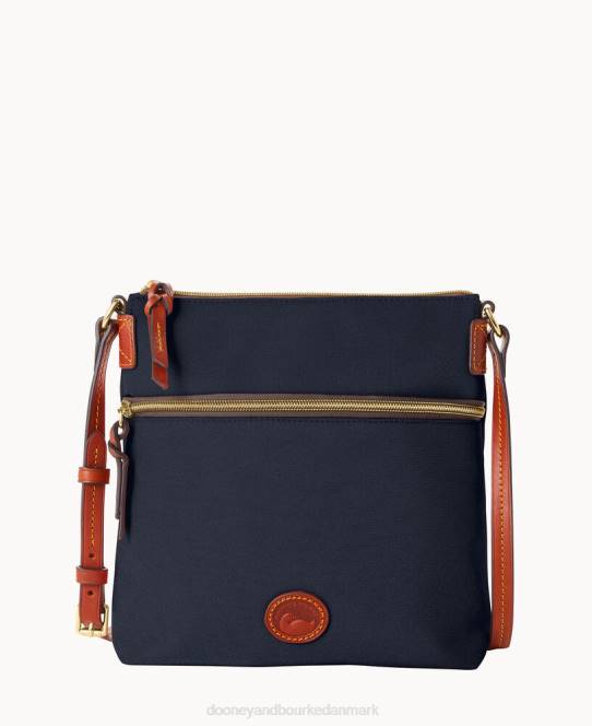 Dooney & Bourke crossbody i nylon JV0J2364 poser flåde