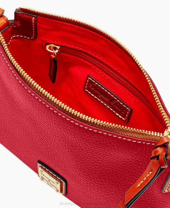 Dooney & Bourke crossbody-pose med småsten JV0J2315 poser rød