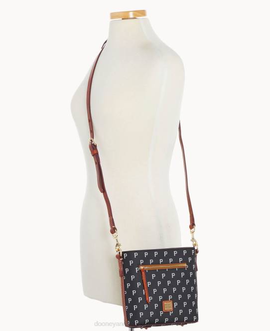 Dooney & Bourke mlb lille crossbody med lynlås JV0J1851 poser pirater