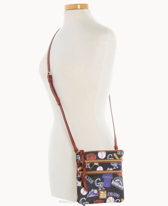 Dooney & Bourke mlb n s tredobbelt lynlås crossbody JV0J1799 poser rockies