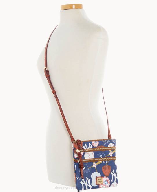 Dooney & Bourke mlb n s tredobbelt lynlås crossbody JV0J1846 poser yankees