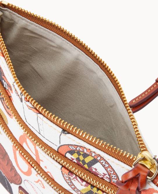Dooney & Bourke mlb n s tredobbelt lynlås crossbody JV0J2091 poser orioler