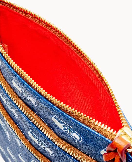 Dooney & Bourke nfl crossbody med tredobbelt lynlås JV0J2394 poser havhøge