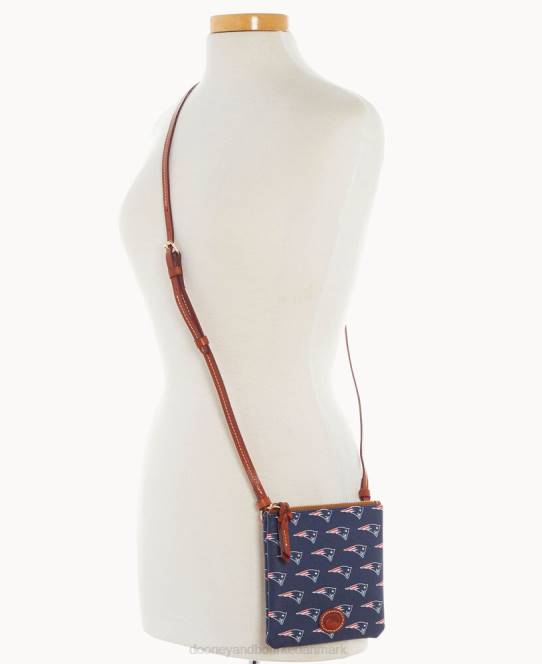 Dooney & Bourke nfl lille nord syd top zip crossbody JV0J2722 poser patrioter