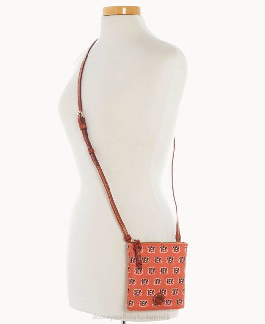 Dooney & Bourke nfl lille nord syd top zip crossbody JV0J2819 poser bengalerne