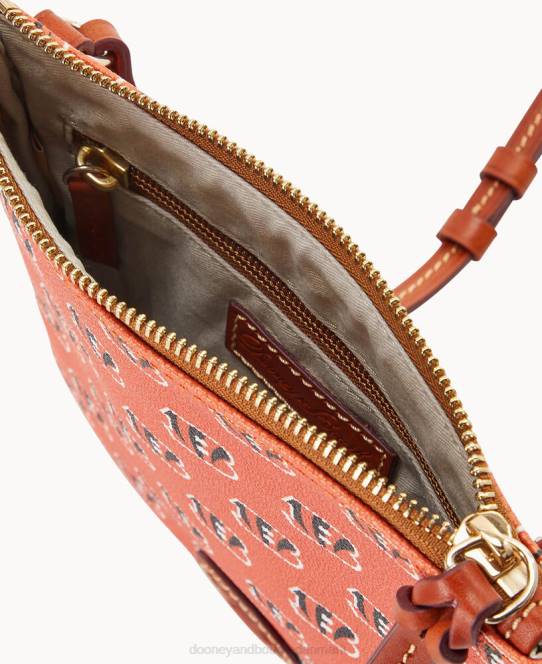Dooney & Bourke nfl nord syd top zip crossbody JV0J2607 poser bengalerne