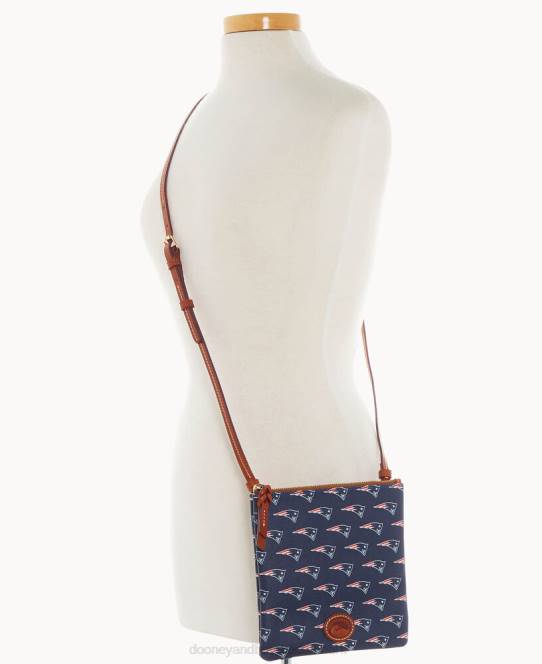Dooney & Bourke nfl nord syd top zip crossbody JV0J2724 poser patrioter