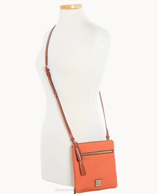 Dooney & Bourke pebble grain dobbelt lynlås kvast crossbody JV0J2342 poser koral