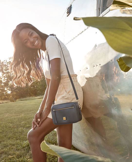 Dooney & Bourke saffiano kamera lynlås crossbody JV0J2442 poser off white