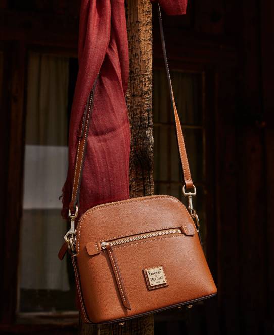 Dooney & Bourke saffiano kuppel crossbody JV0J1650 poser sort