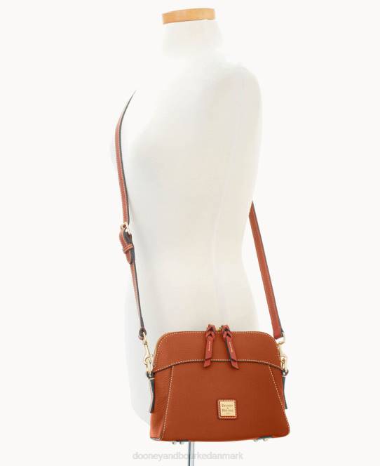 Dooney & Bourke småsten korn cameron crossbody JV0J2145 poser karamel