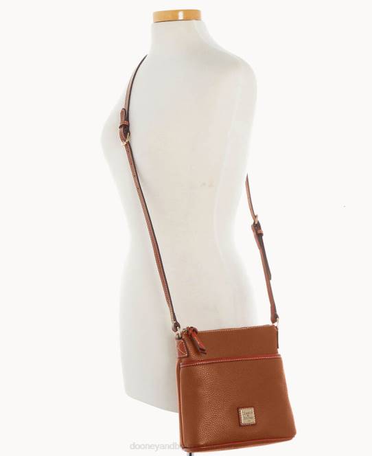 Dooney & Bourke småsten korn lille hverdag crossbody JV0J2580 poser karamel