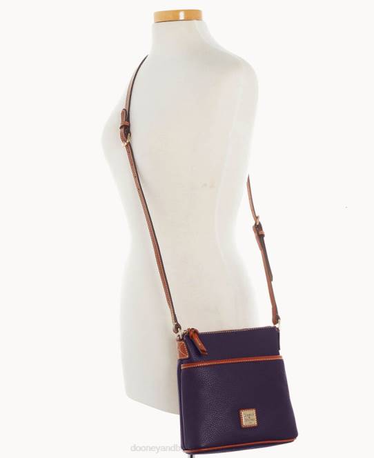 Dooney & Bourke småsten korn lille hverdag crossbody JV0J2587 poser blomme vin