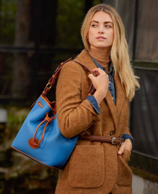 Dooney & Bourke alt vejr læder 3.0 snøre 25 JV0J2986 poser karamel