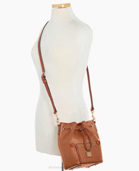 Dooney & Bourke småsten korn lille snor crossbody JV0J2457 poser karamel